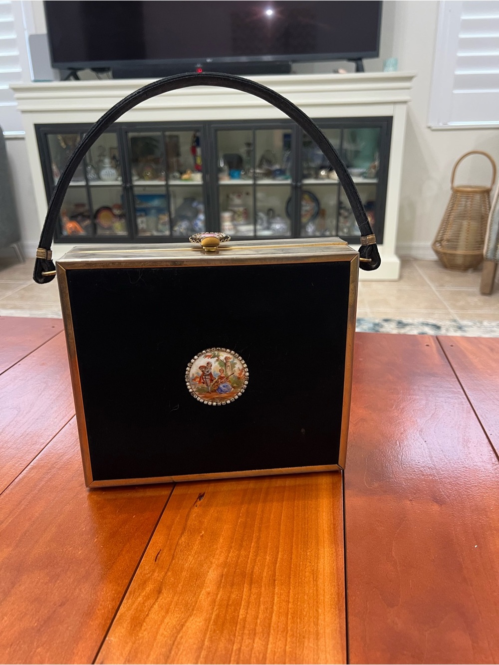 Mega Sale! Vintage Tyrolean NY Black Velvet Box Handbag w/Embellished Medallion - Picture 2 of 11